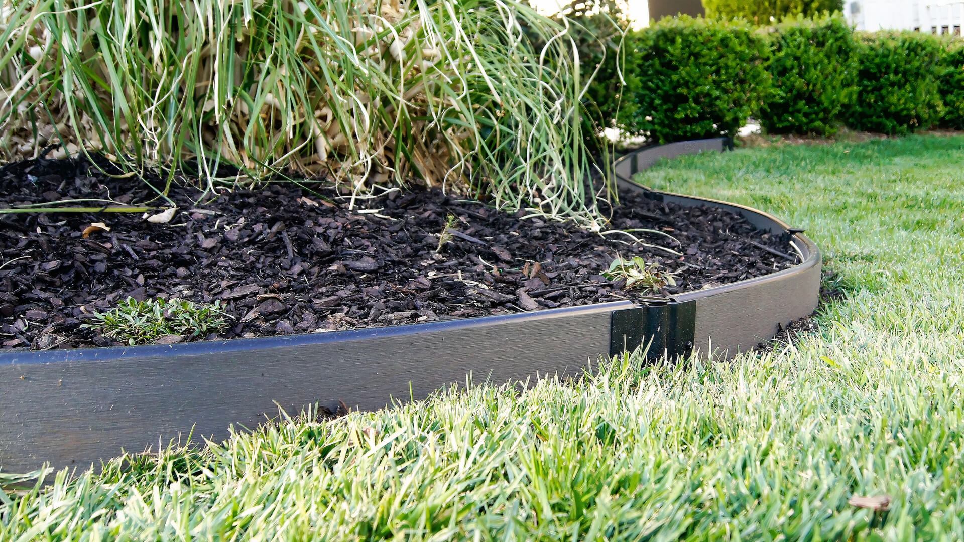 Frame It All Gardening Accessories Frame It All | Tool-Free Curved Landscape Edging Kit 32' Weathered Wood - 1" Profile 300001774
